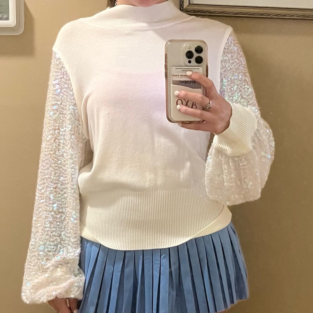 boutique top! sparkle sleeves!